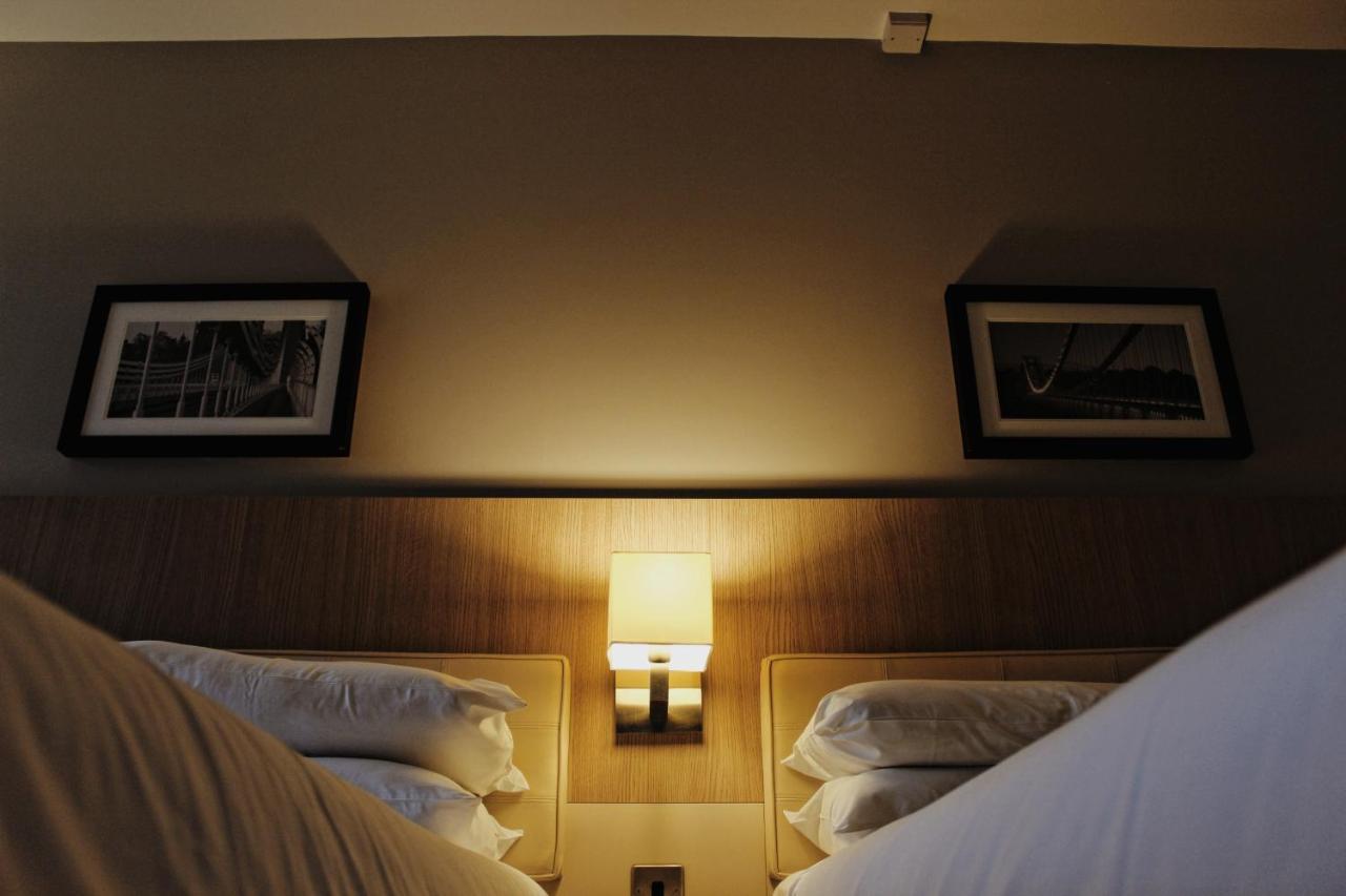 Lancaster Hotel Аксбрідж Екстер'єр фото