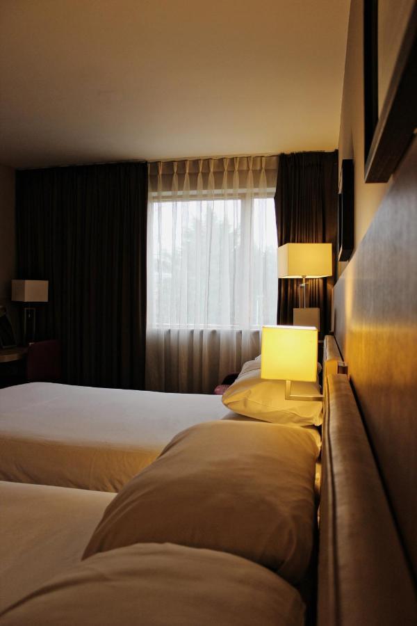 Lancaster Hotel Аксбрідж Екстер'єр фото